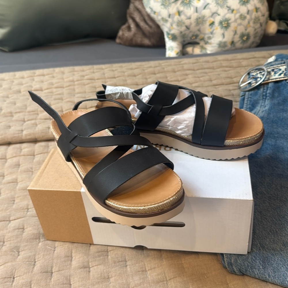 Nwt 8 sandals so cute